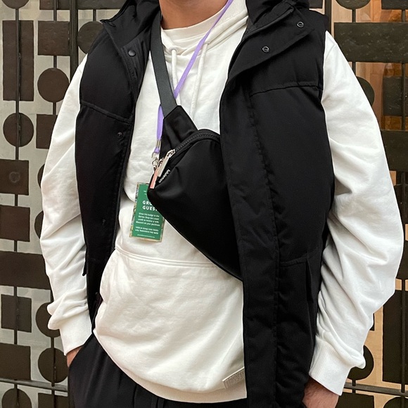 Zara Padded Gilet Jacket with hood in excellent condition - Picture 3 of 3